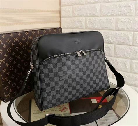 louis vuitton bolsa masculina|Louis Vuitton diane bag 2022.